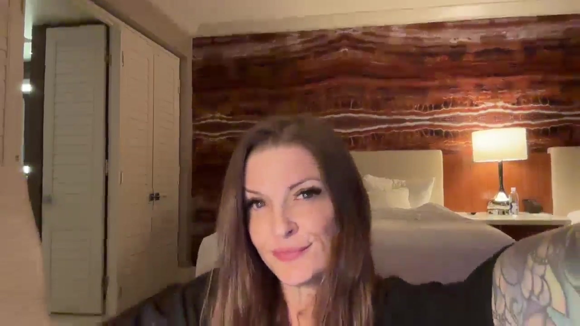 Gallery image thumbnail from EveeMinx's myfreecams stream on, 09/27/2024, 05:24 image 14 of 20