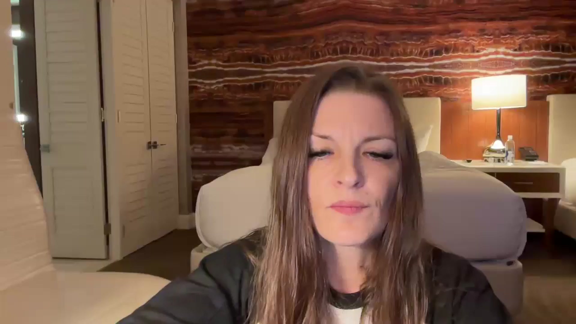 Gallery image thumbnail from EveeMinx's myfreecams stream on, 09/27/2024, 05:24 image 9 of 20
