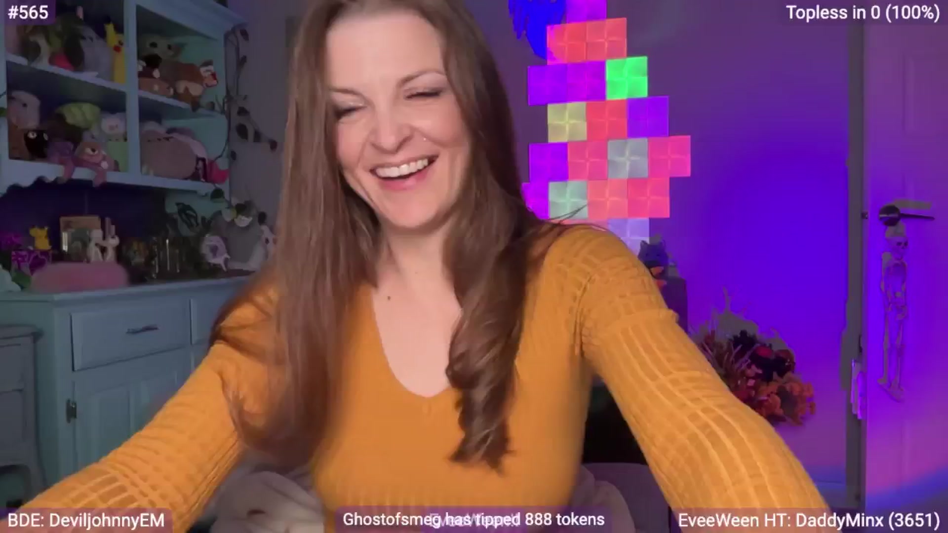 Gallery image thumbnail from EveeMinx's myfreecams stream on, 10/04/2024, 05:30 image 4 of 20