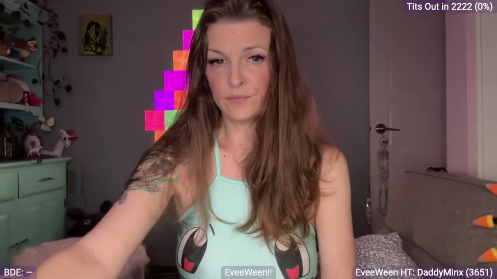 Gallery image thumbnail from EveeMinx's myfreecams stream on, 10/08/2024, 06:12 image 19 of 20