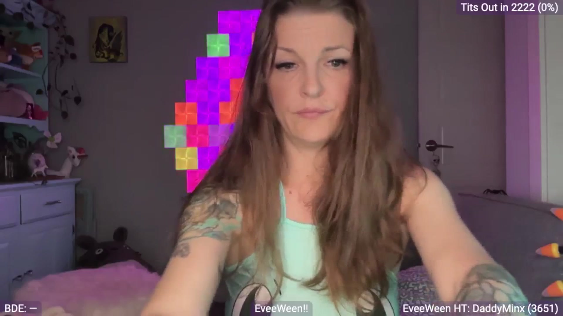 Gallery image thumbnail from EveeMinx's myfreecams stream on, 10/08/2024, 06:12 image 20 of 20