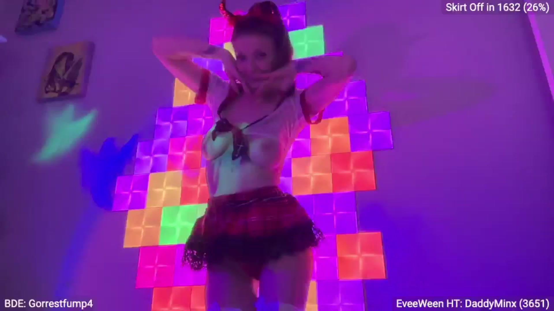 Gallery image thumbnail from EveeMinx's myfreecams stream on, 10/13/2024, 05:38 image 14 of 20