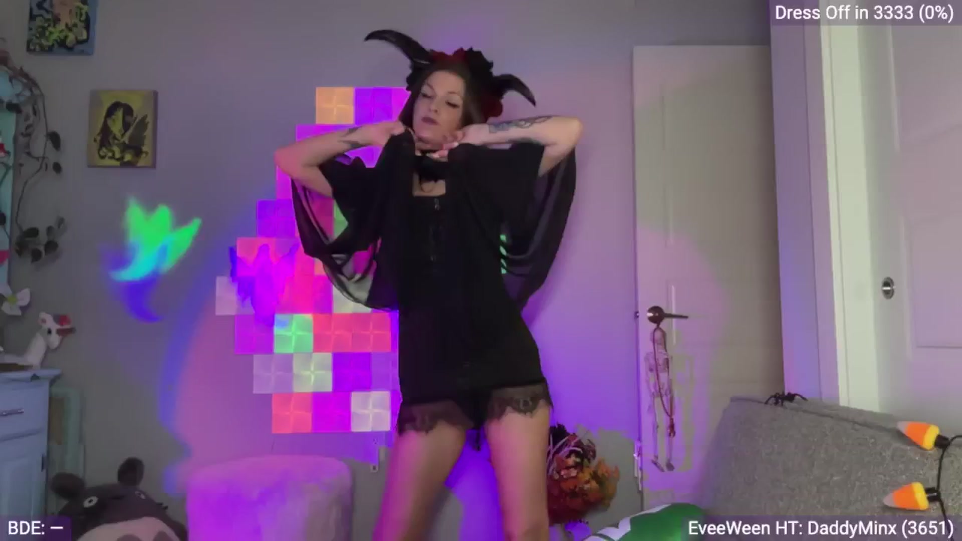Gallery image thumbnail from EveeMinx's myfreecams stream on, 10/17/2024, 03:53 image 18 of 20