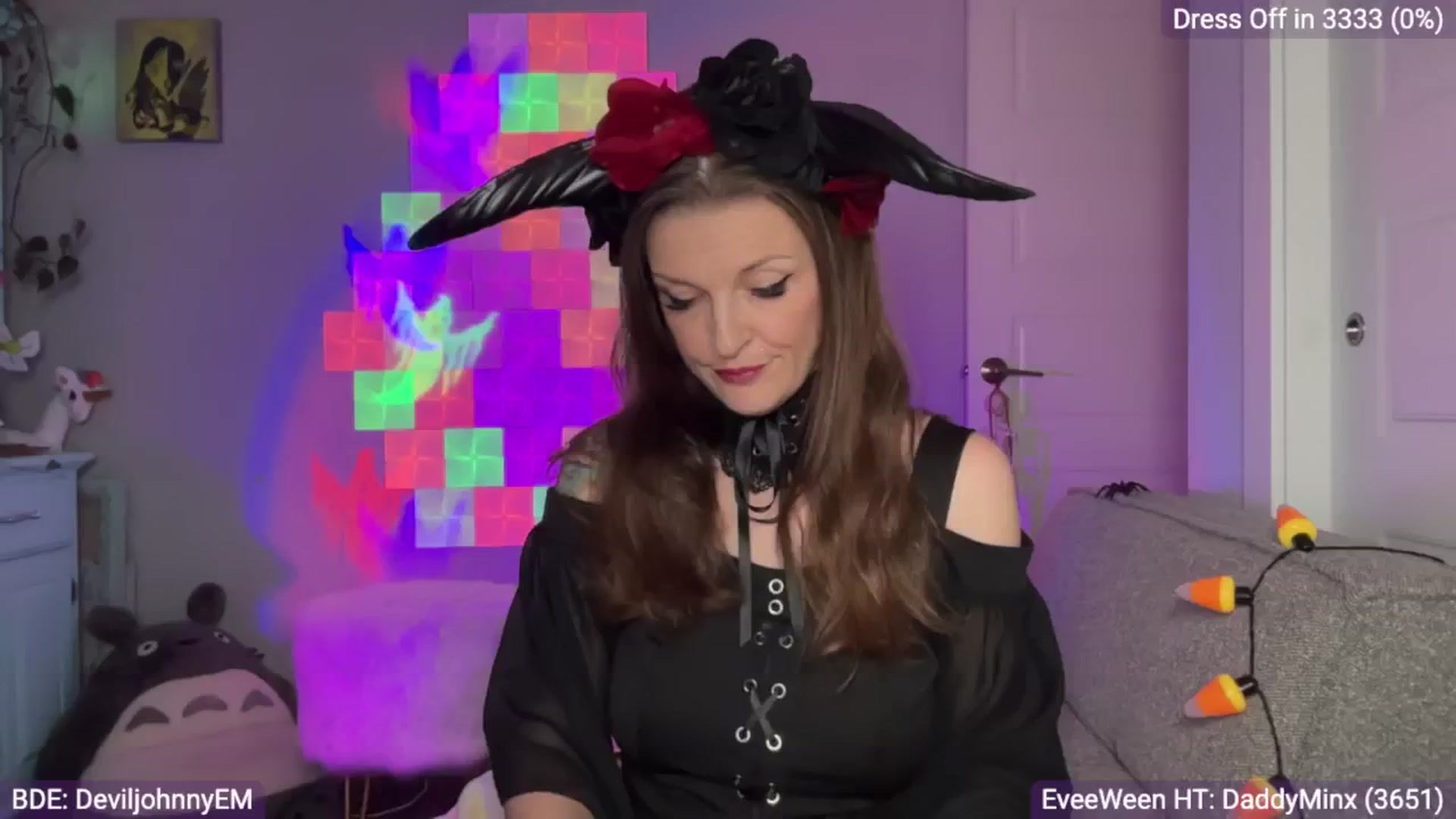 Gallery image thumbnail from EveeMinx's myfreecams stream on, 10/17/2024, 03:53 image 2 of 20