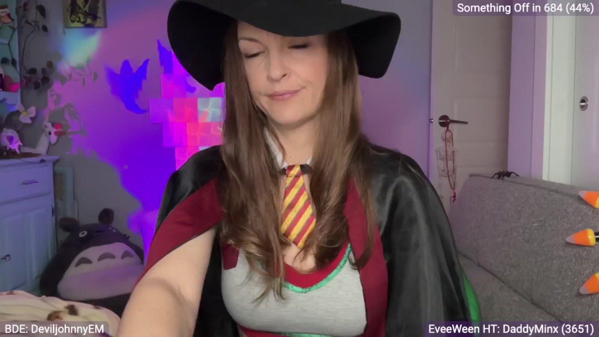 Gallery image thumbnail from EveeMinx's myfreecams stream on, 10/18/2024, 05:12 image 17 of 20