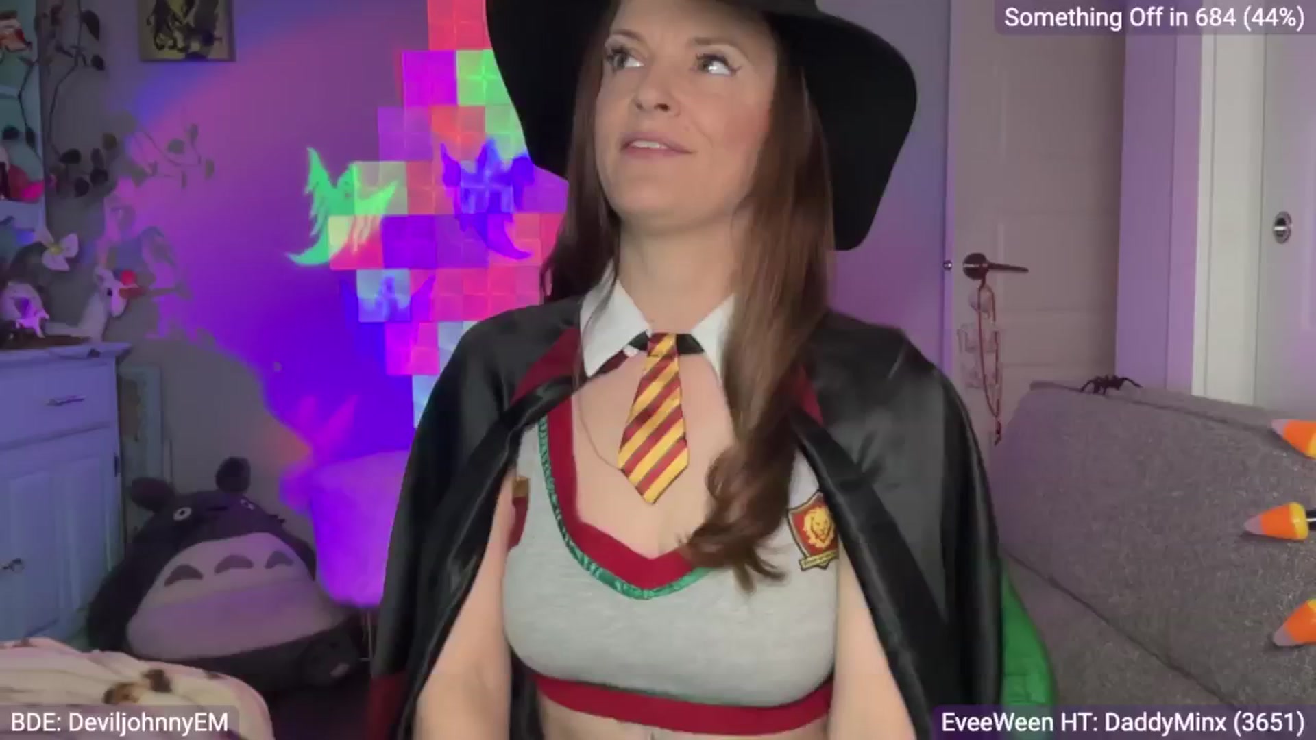 Gallery image thumbnail from EveeMinx's myfreecams stream on, 10/18/2024, 05:12 image 16 of 20