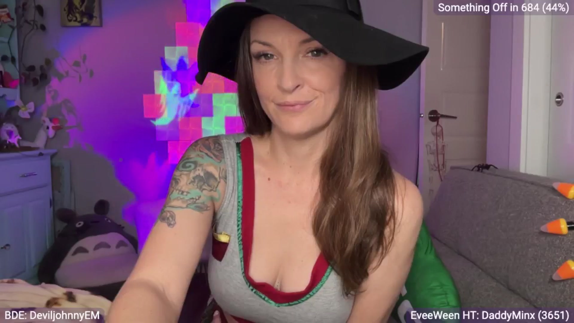 Gallery image thumbnail from EveeMinx's myfreecams stream on, 10/18/2024, 05:39 image 15 of 20