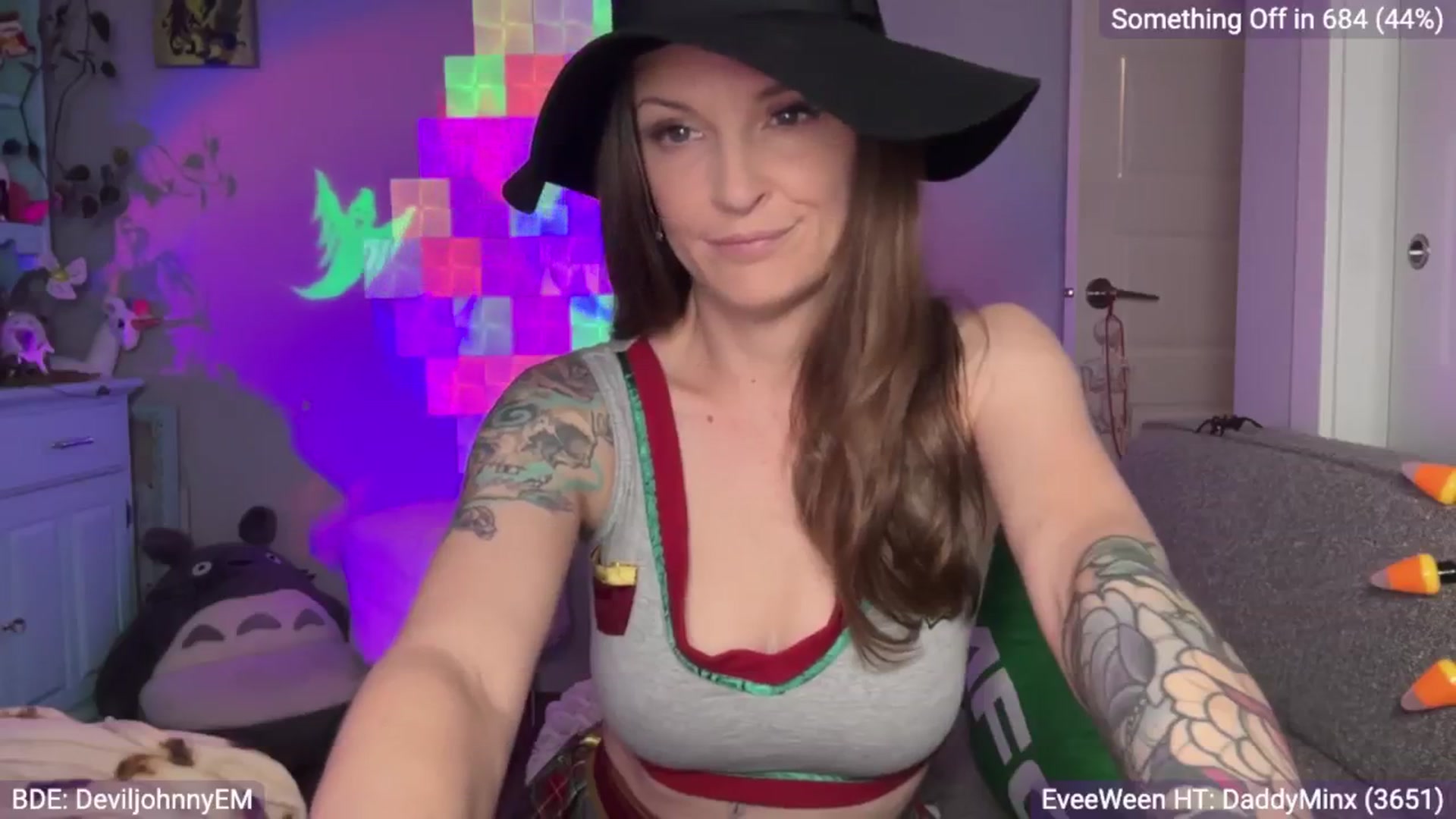 Gallery image thumbnail from EveeMinx's myfreecams stream on, 10/18/2024, 05:39 image 20 of 20