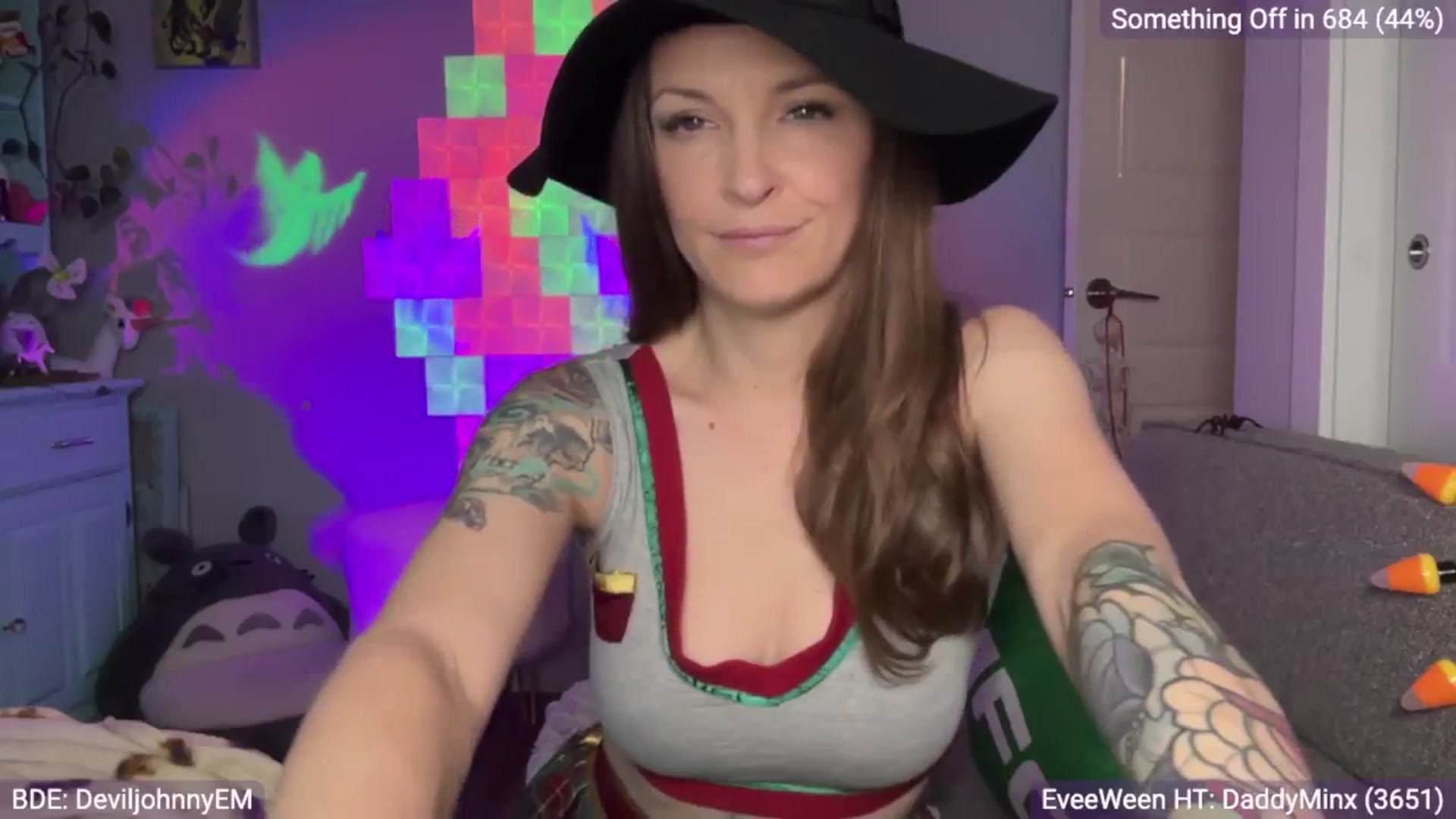 Gallery image thumbnail from EveeMinx's myfreecams stream on, 10/18/2024, 05:39 image 19 of 20
