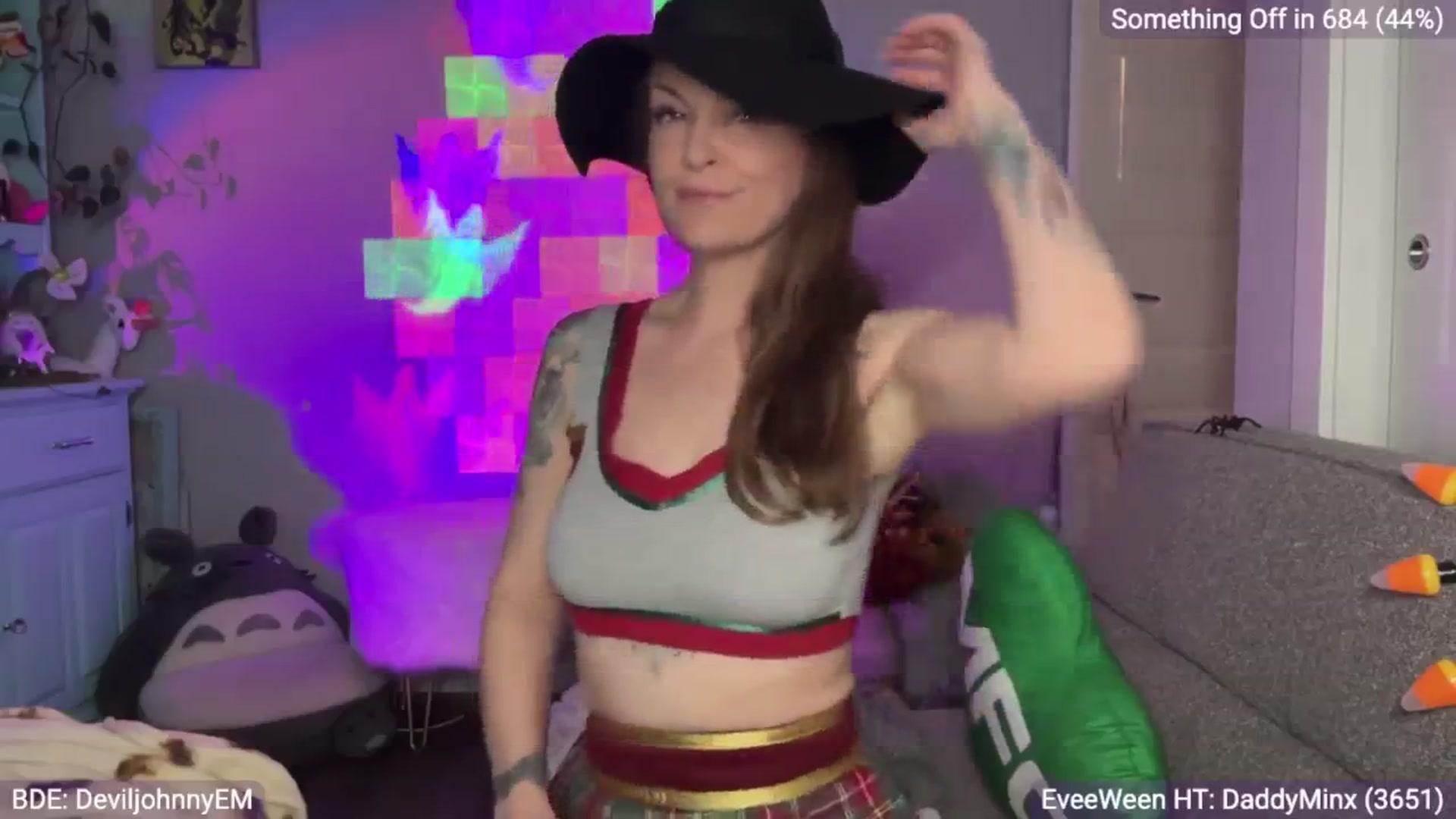 Gallery image thumbnail from EveeMinx's myfreecams stream on, 10/18/2024, 05:39 image 9 of 20