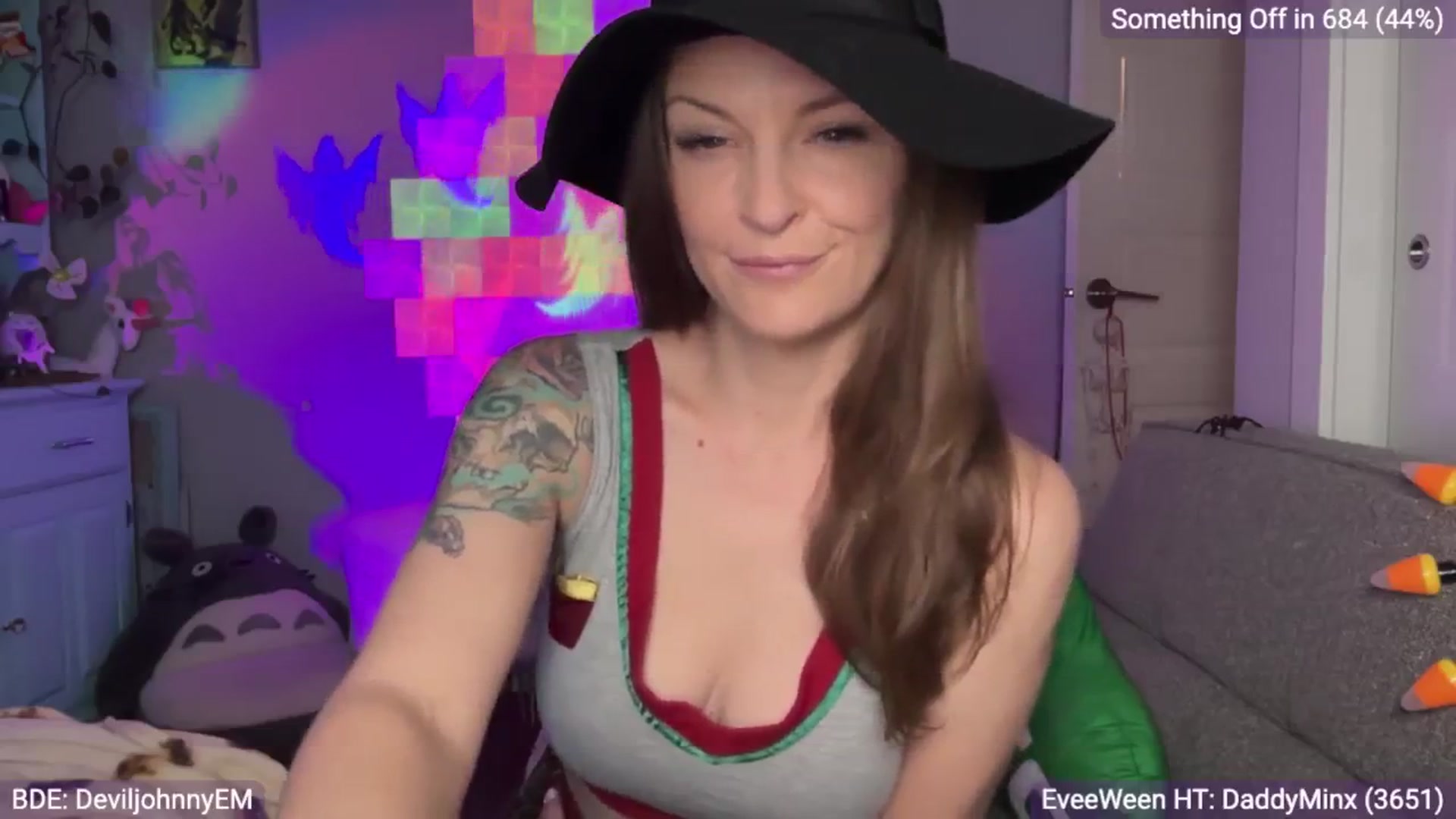 Gallery image thumbnail from EveeMinx's myfreecams stream on, 10/18/2024, 05:39 image 17 of 20
