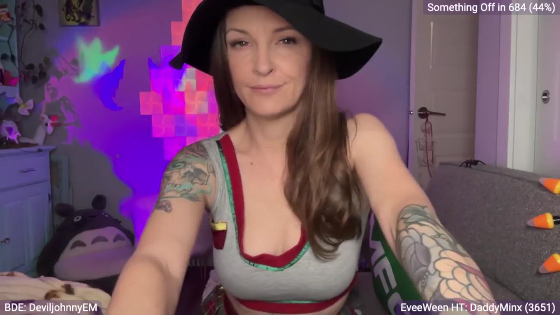 Gallery image thumbnail from EveeMinx's myfreecams stream on, 10/18/2024, 05:39 image 18 of 20