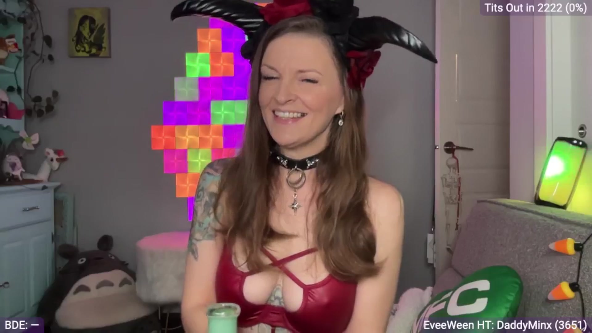 Gallery image thumbnail from EveeMinx's myfreecams stream on, 10/20/2024, 05:34 image 8 of 20