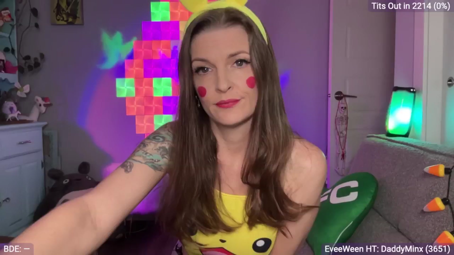Gallery image thumbnail from EveeMinx's myfreecams stream on, 10/23/2024, 04:51 image 14 of 20