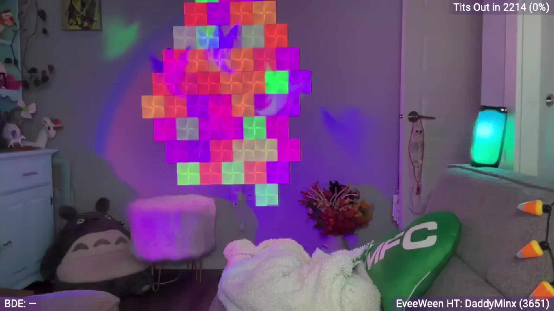 Gallery image thumbnail from EveeMinx's myfreecams stream on, 10/23/2024, 04:51 image 10 of 20