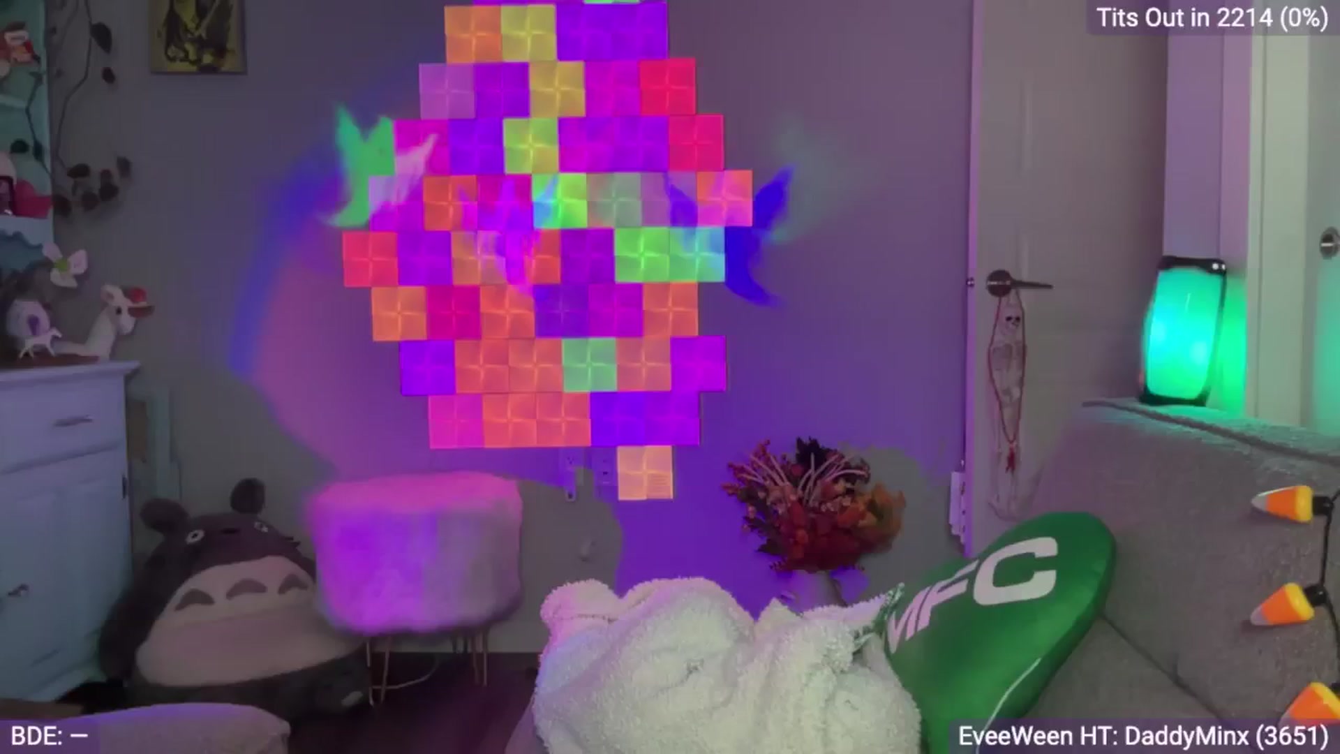 Gallery image thumbnail from EveeMinx's myfreecams stream on, 10/23/2024, 04:51 image 11 of 20