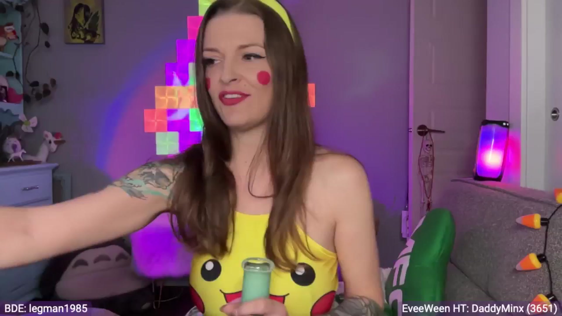 Gallery image thumbnail from EveeMinx's myfreecams stream on, 10/23/2024, 07:17 image 13 of 20