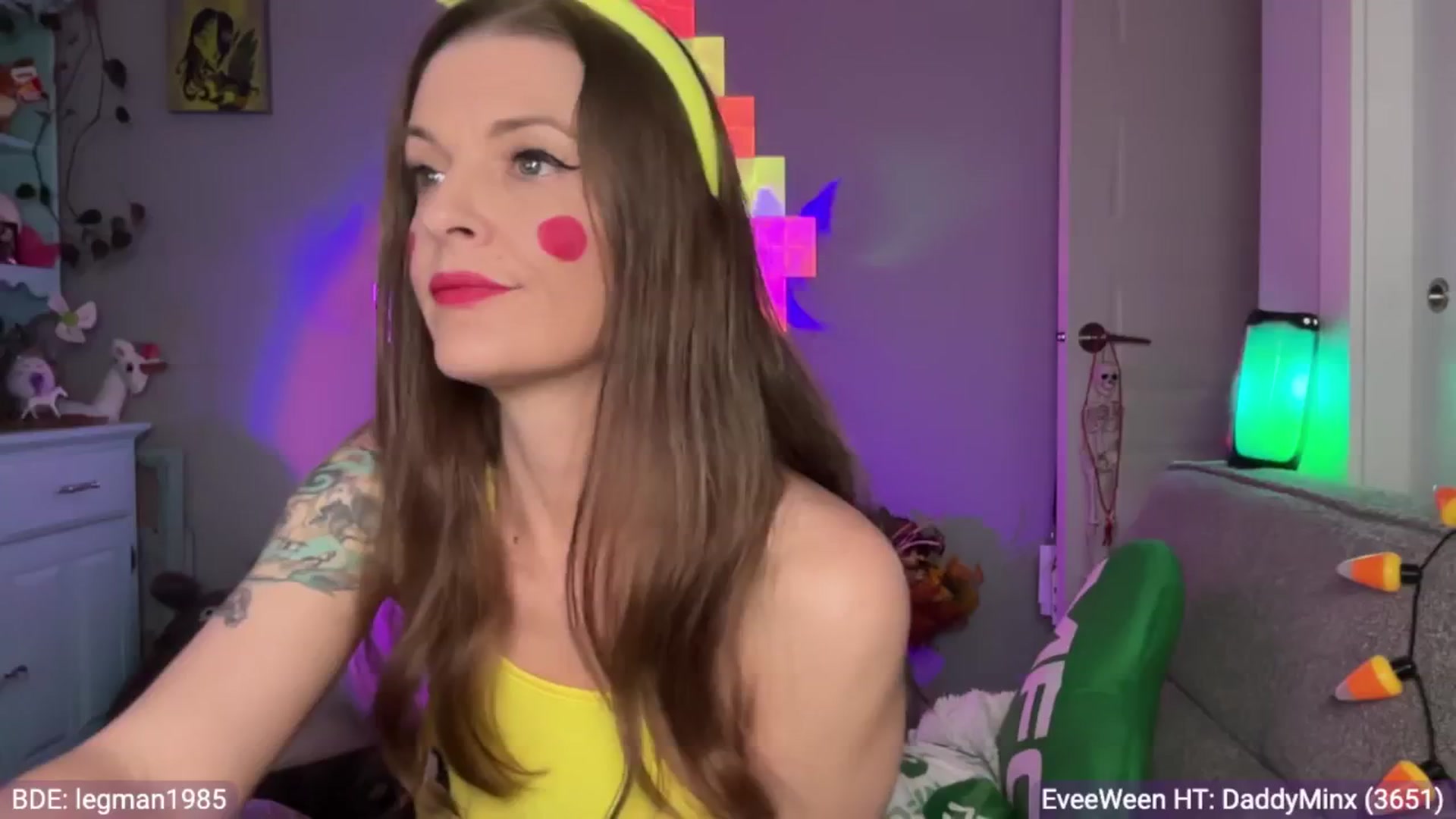 Gallery image thumbnail from EveeMinx's myfreecams stream on, 10/23/2024, 07:17 image 6 of 20