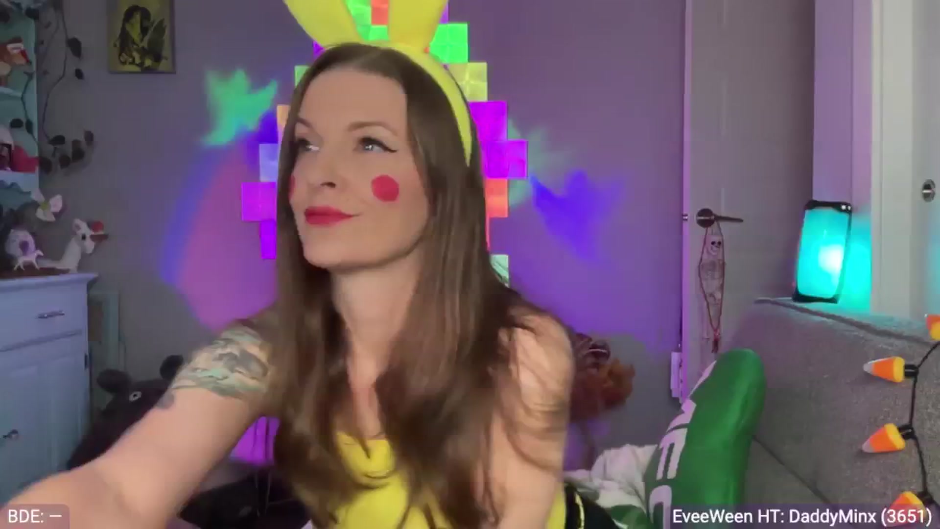 Gallery image thumbnail from EveeMinx's myfreecams stream on, 10/23/2024, 07:17 image 2 of 20