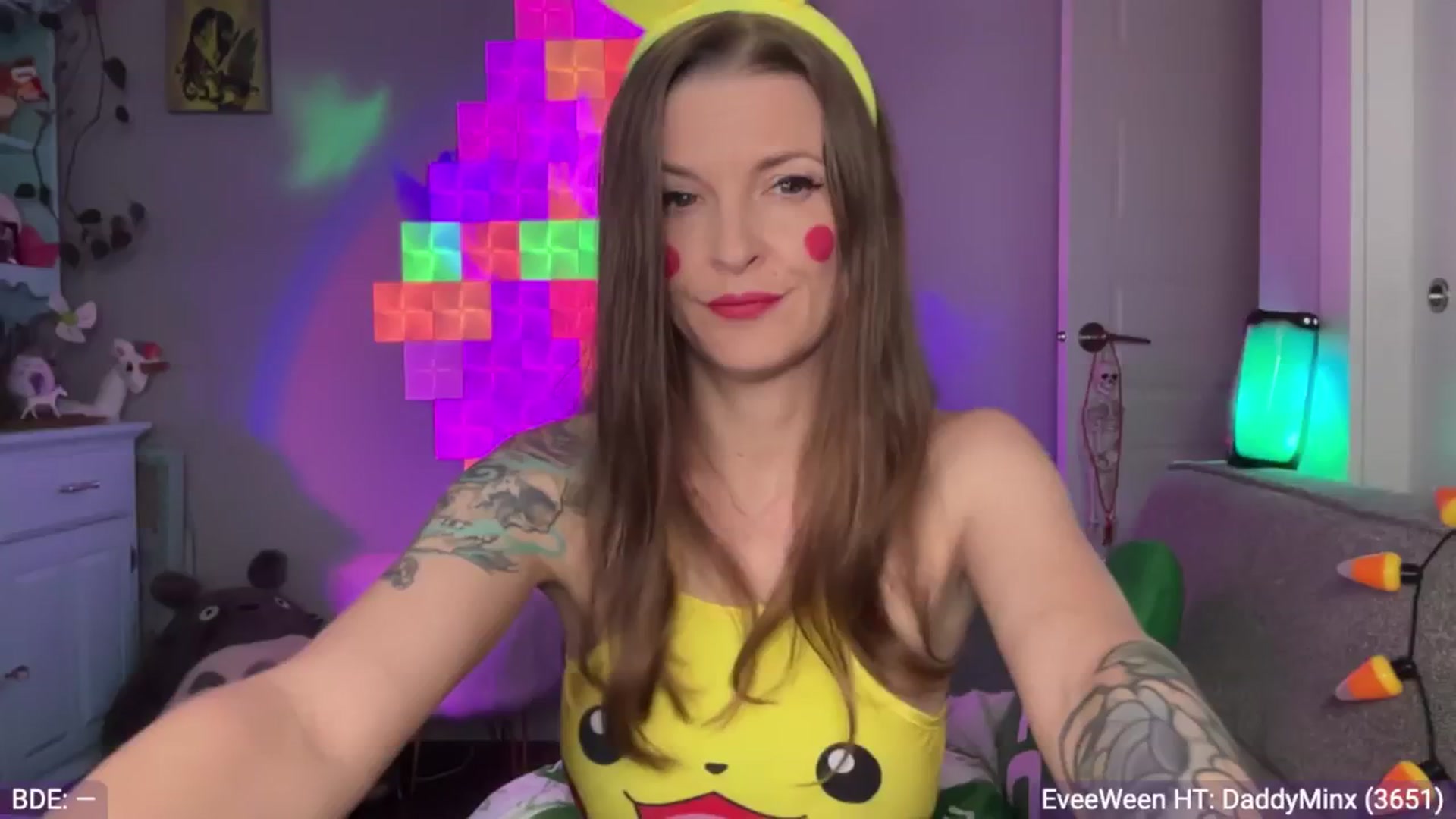 Gallery image thumbnail from EveeMinx's myfreecams stream on, 10/23/2024, 07:17 image 5 of 20