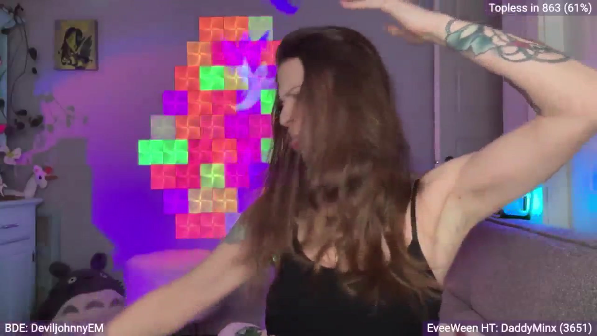 Gallery image thumbnail from EveeMinx's myfreecams stream on, 10/25/2024, 06:24 image 16 of 20