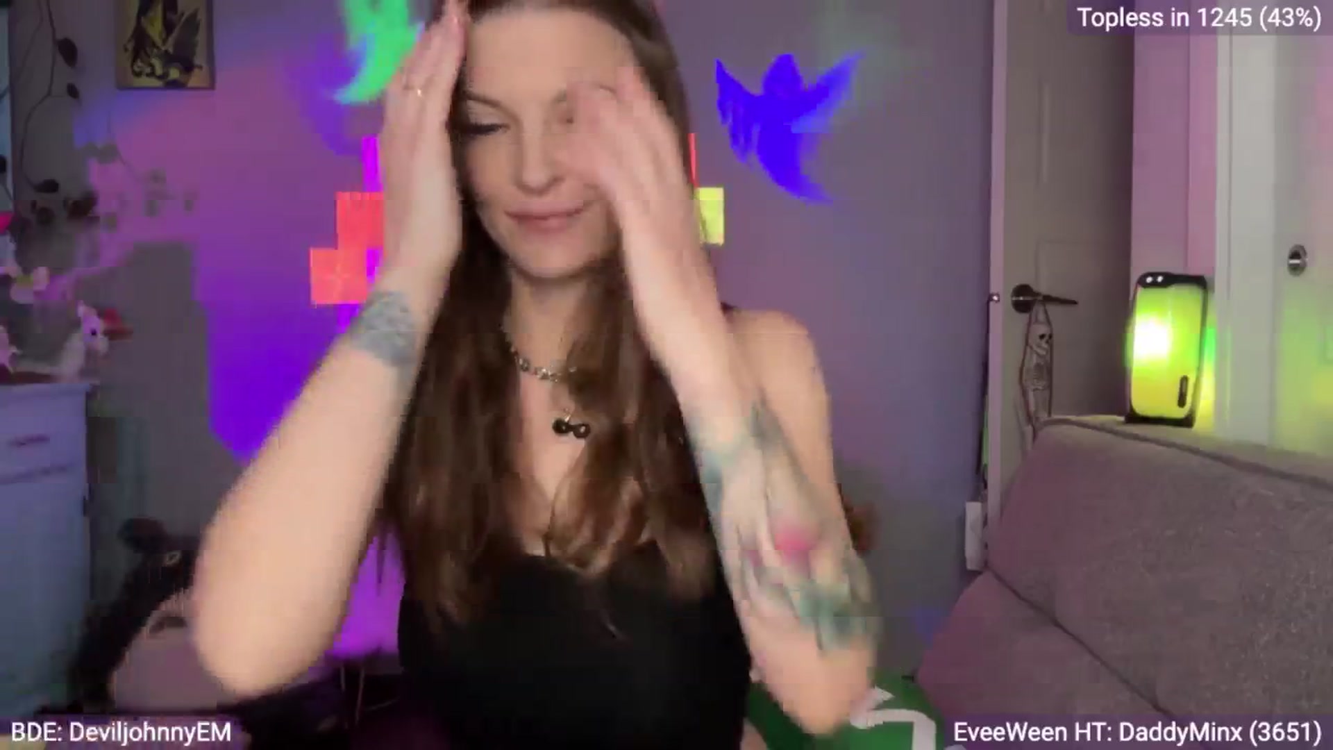 Gallery image thumbnail from EveeMinx's myfreecams stream on, 10/25/2024, 06:24 image 9 of 20