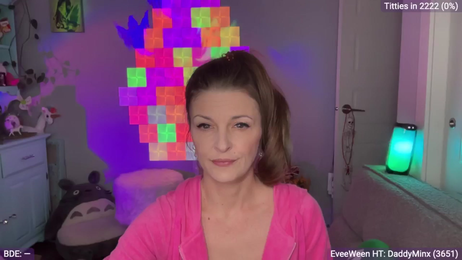 Gallery image thumbnail from EveeMinx's myfreecams stream on, 10/27/2024, 06:07 image 11 of 20