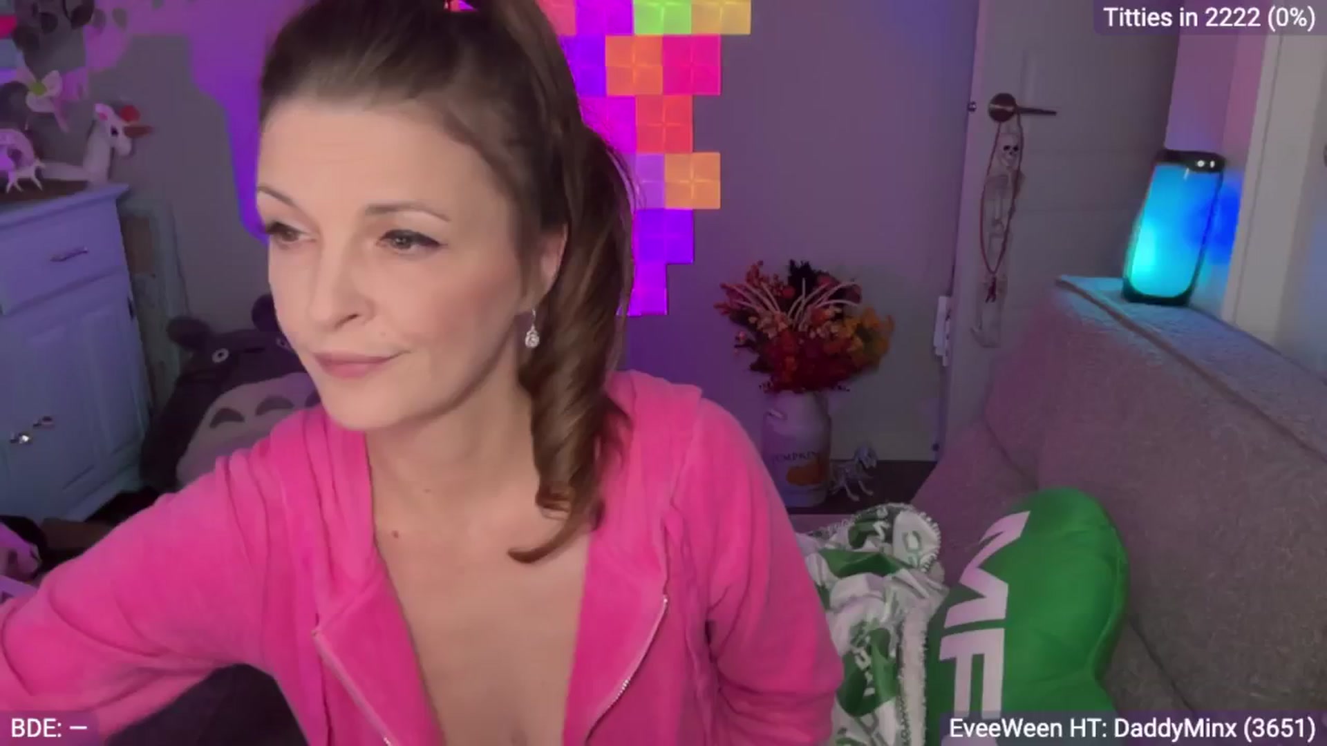 Gallery image thumbnail from EveeMinx's myfreecams stream on, 10/27/2024, 06:07 image 5 of 20