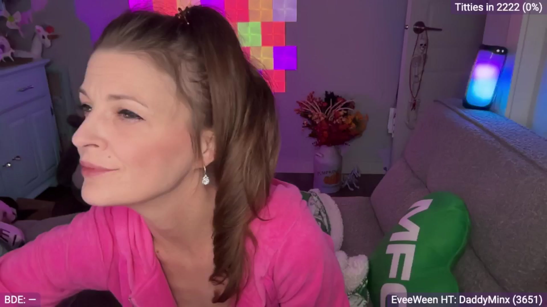 Gallery image thumbnail from EveeMinx's myfreecams stream on, 10/27/2024, 06:07 image 16 of 20