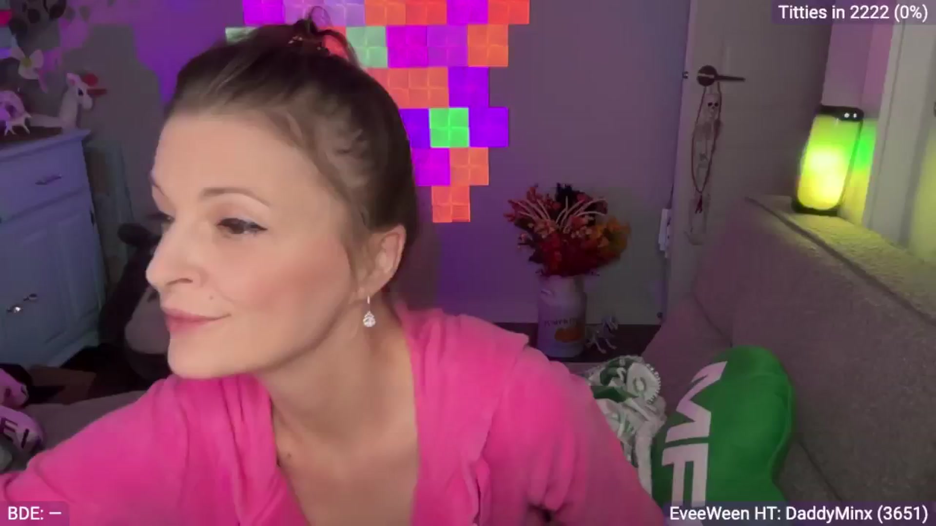 Gallery image thumbnail from EveeMinx's myfreecams stream on, 10/27/2024, 06:07 image 2 of 20