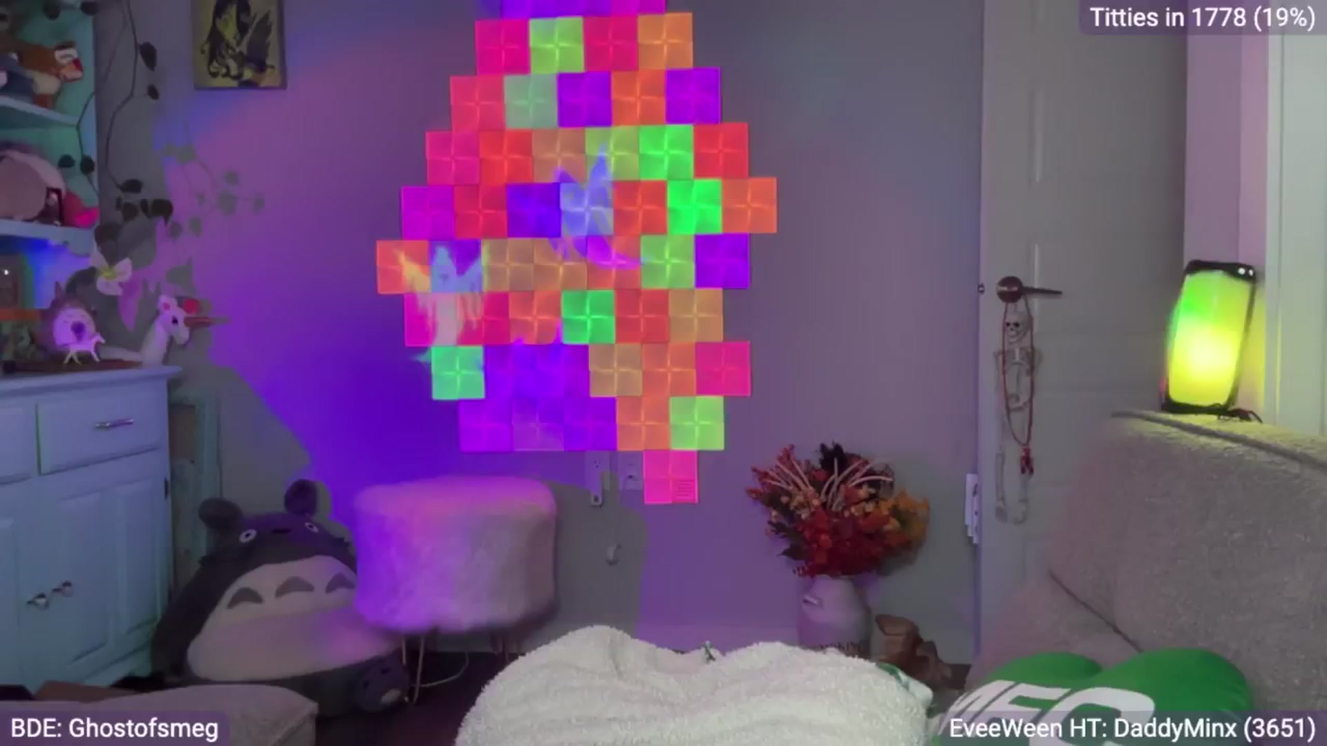 Gallery image thumbnail from EveeMinx's myfreecams stream on, 10/30/2024, 06:40 image 16 of 20
