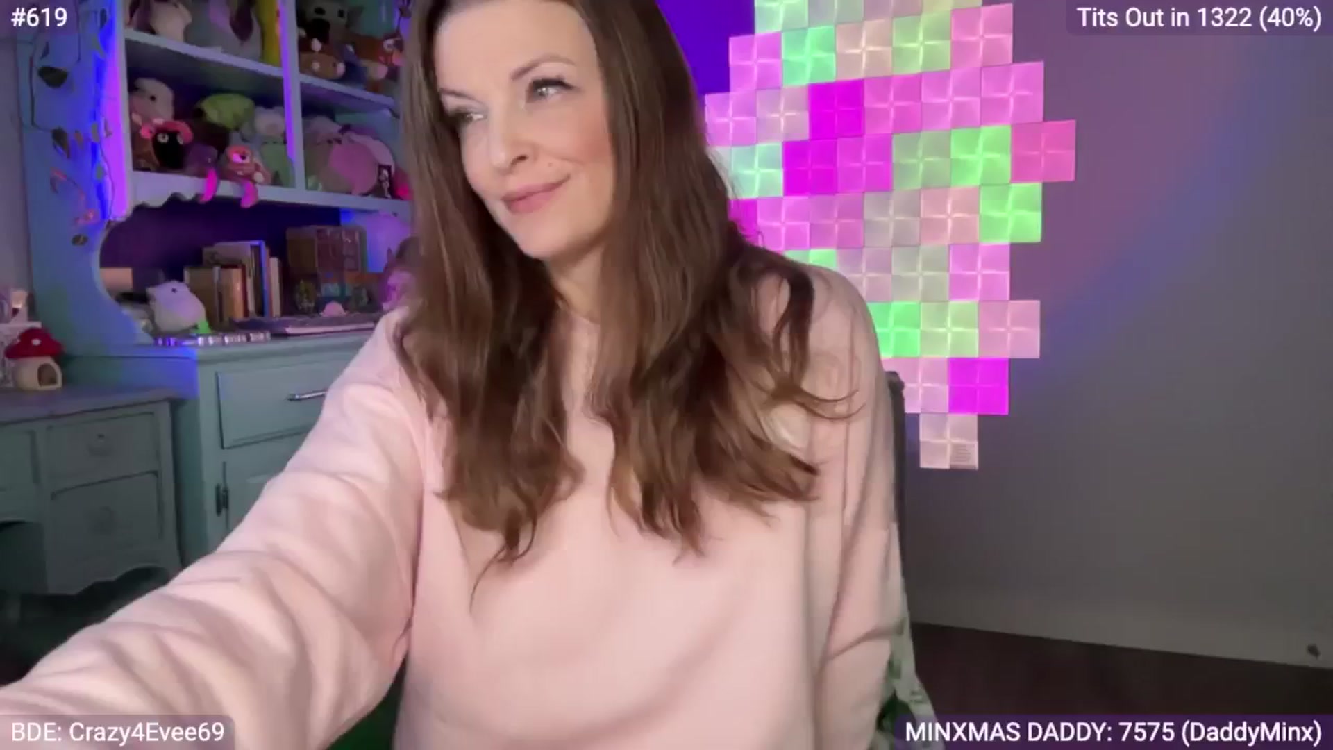 Gallery image thumbnail from EveeMinx's myfreecams stream on, 12/10/2024, 08:57 image 1 of 20