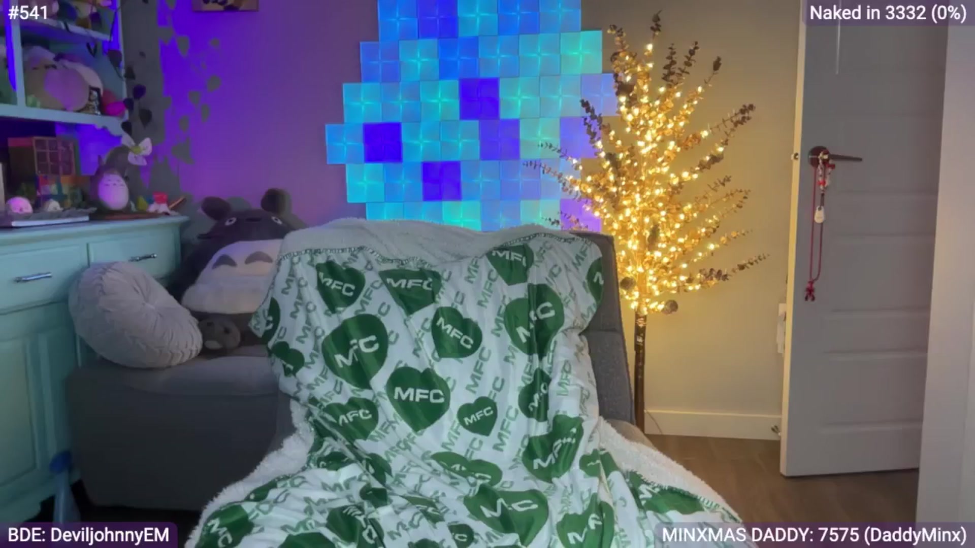 Gallery image thumbnail from EveeMinx's myfreecams stream on, 12/18/2024, 07:25 image 19 of 20