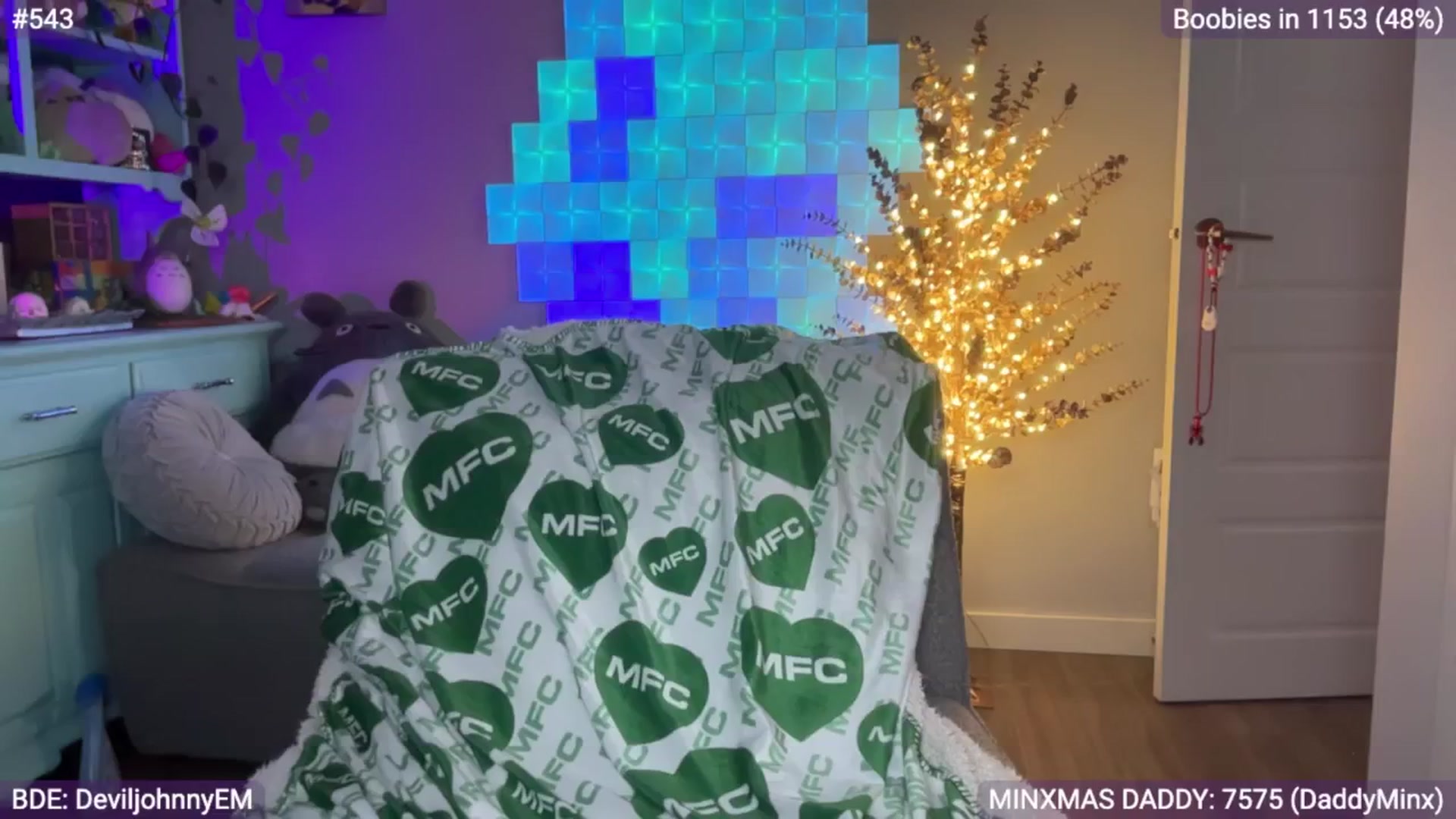 Gallery image thumbnail from EveeMinx's myfreecams stream on, 12/18/2024, 07:25 image 11 of 20