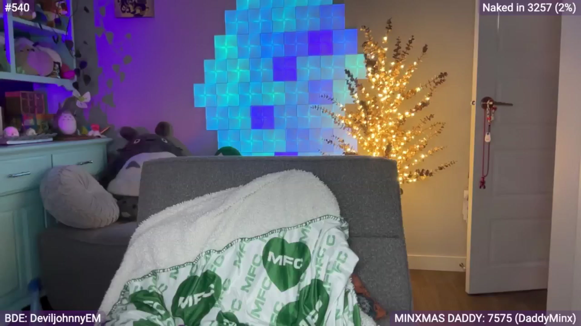 Gallery image thumbnail from EveeMinx's myfreecams stream on, 12/18/2024, 08:43 image 2 of 20