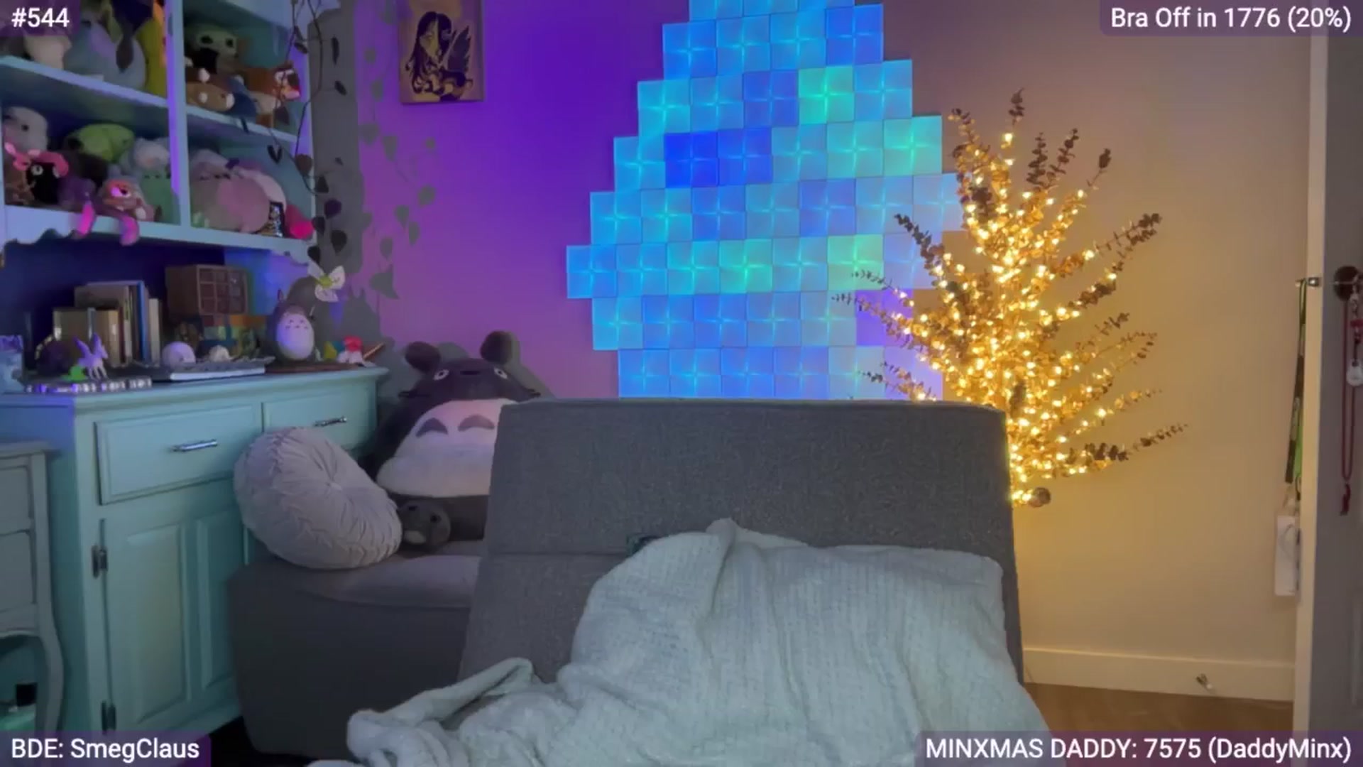 Gallery image thumbnail from EveeMinx's myfreecams stream on, 12/19/2024, 09:14 image 10 of 20