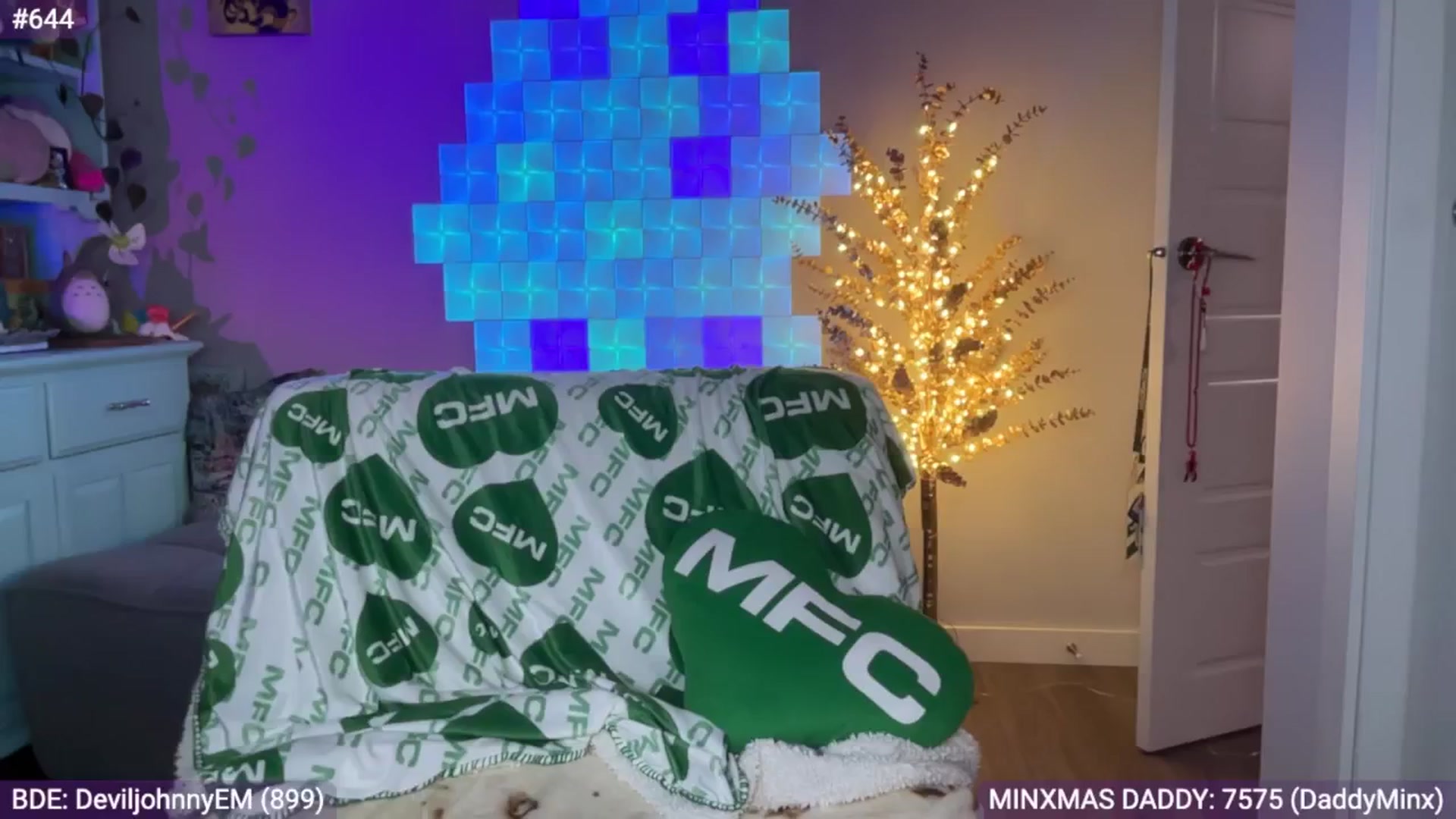 Gallery image thumbnail from EveeMinx's myfreecams stream on, 12/24/2024, 08:27 image 7 of 20
