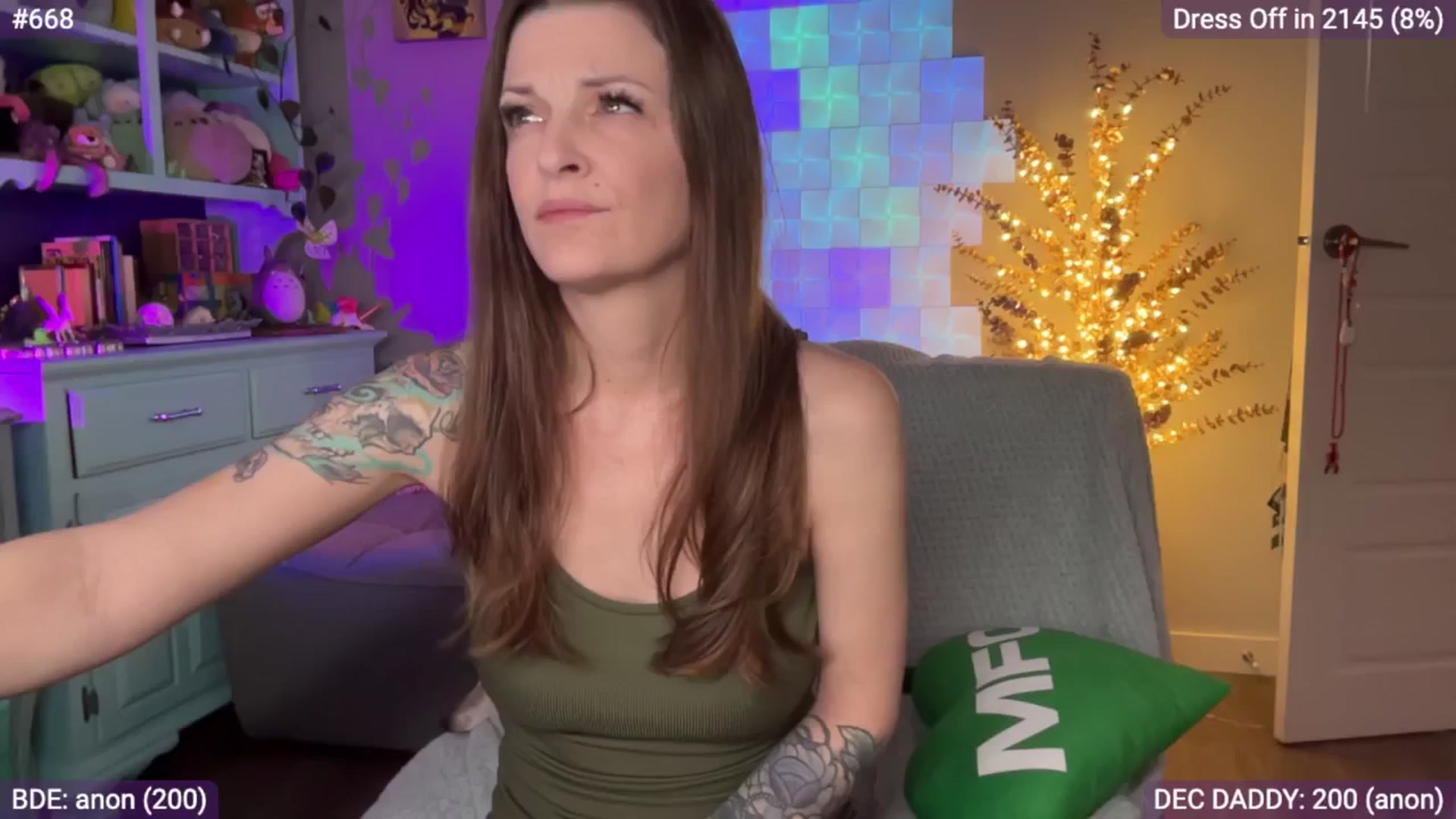 Gallery image thumbnail from EveeMinx's myfreecams stream on, 12/29/2024, 09:04 image 13 of 20