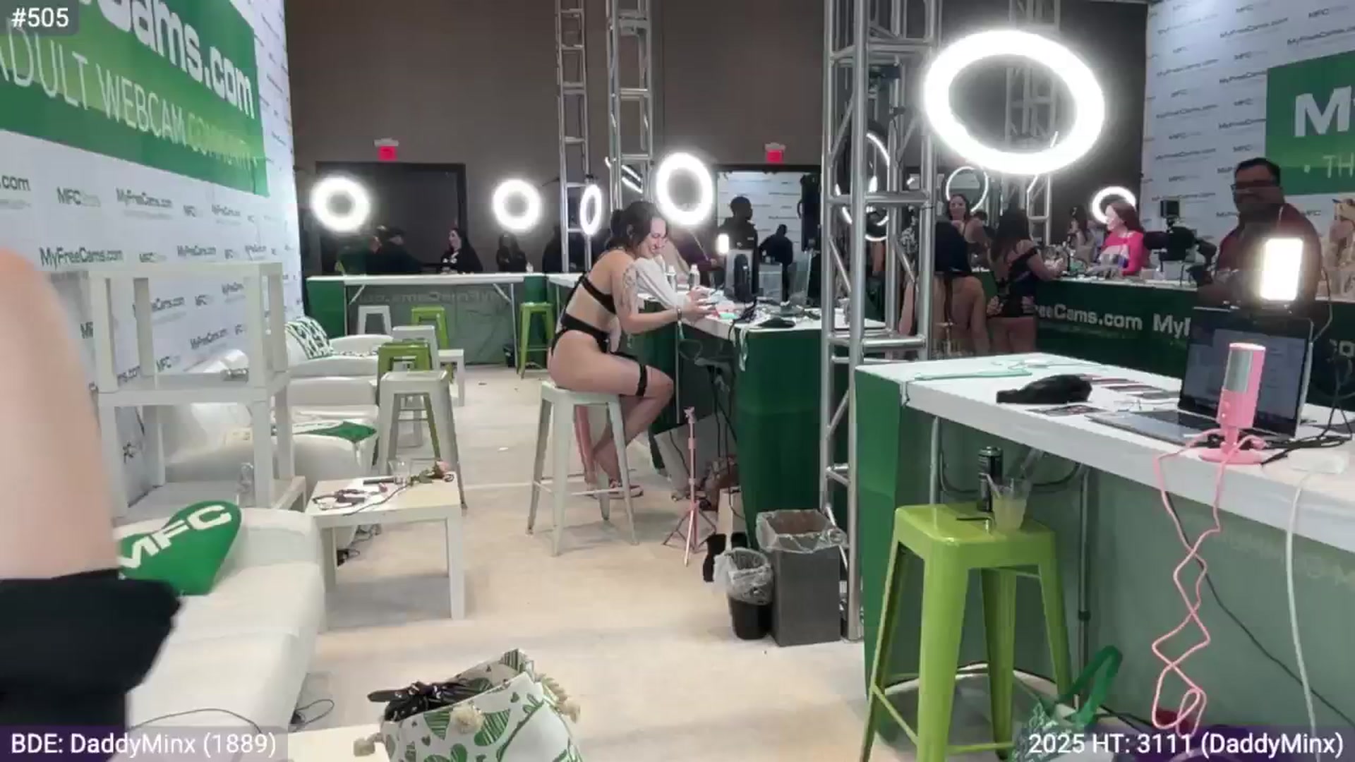Gallery image thumbnail from EveeMinx's myfreecams stream on, 01/24/2025, 03:25 image 18 of 20