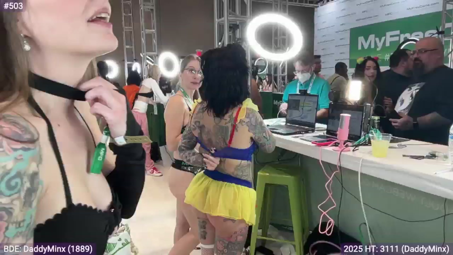 Gallery image thumbnail from EveeMinx's myfreecams stream on, 01/24/2025, 03:25 image 10 of 20