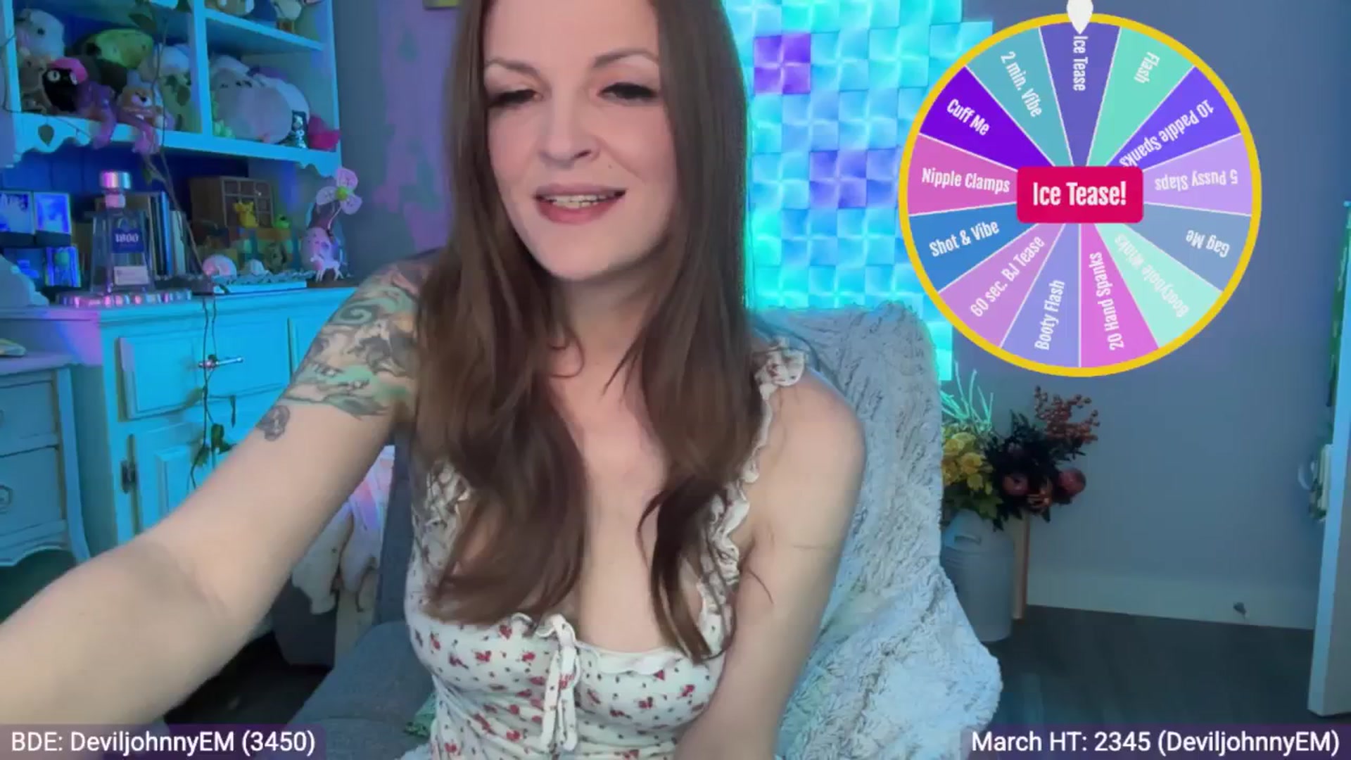 Gallery image thumbnail from EveeMinx's myfreecams stream on, 03/12/2025, 05:45 image 9 of 20