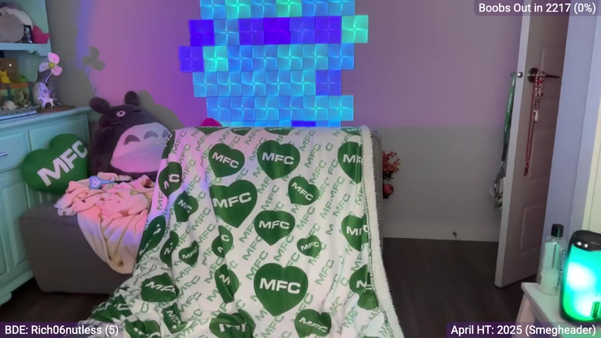 Gallery image thumbnail from EveeMinx's myfreecams stream on, 04/10/2025, 05:49 image 2 of 20