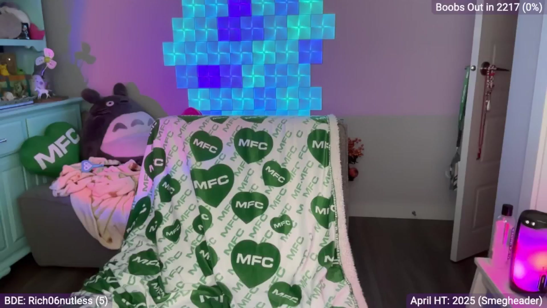 Gallery image thumbnail from EveeMinx's myfreecams stream on, 04/10/2025, 05:49 image 1 of 20