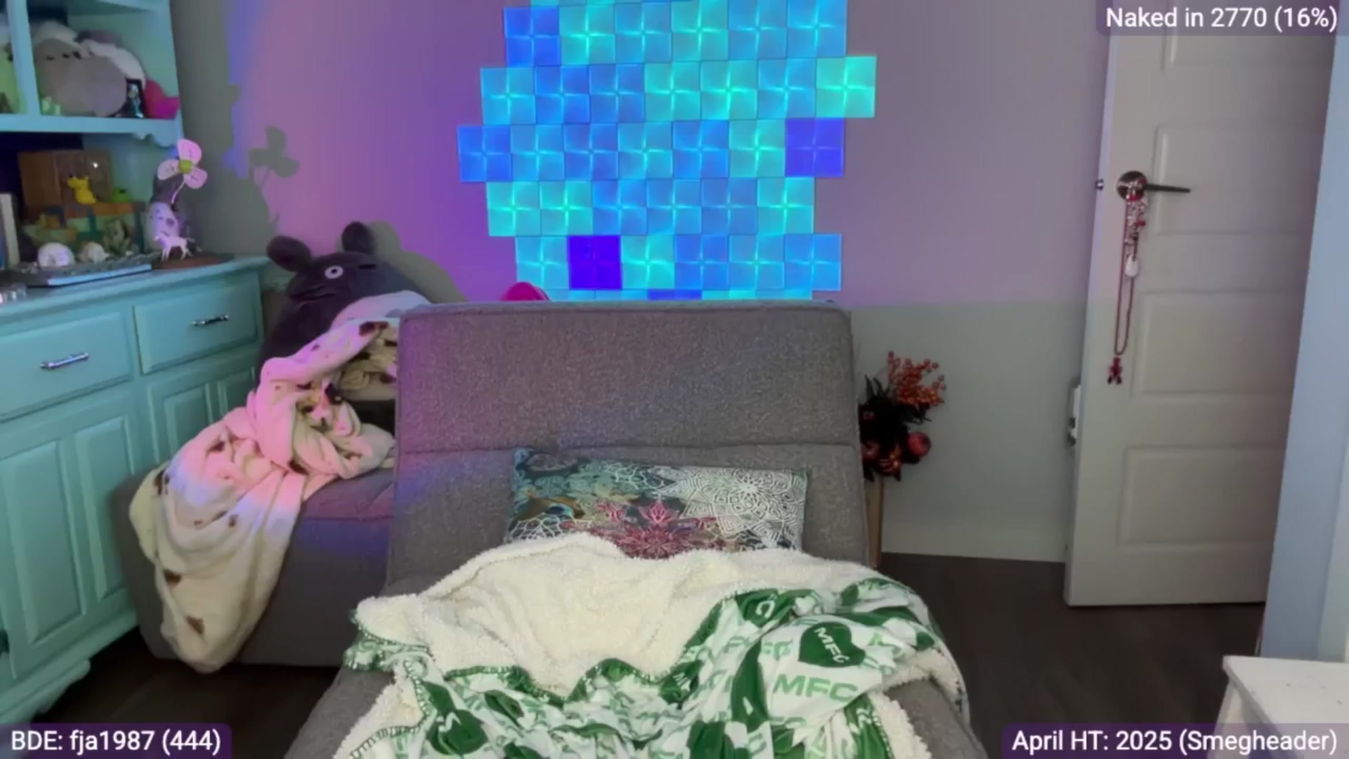Gallery image thumbnail from EveeMinx's myfreecams stream on, 04/15/2025, 08:17 image 16 of 20