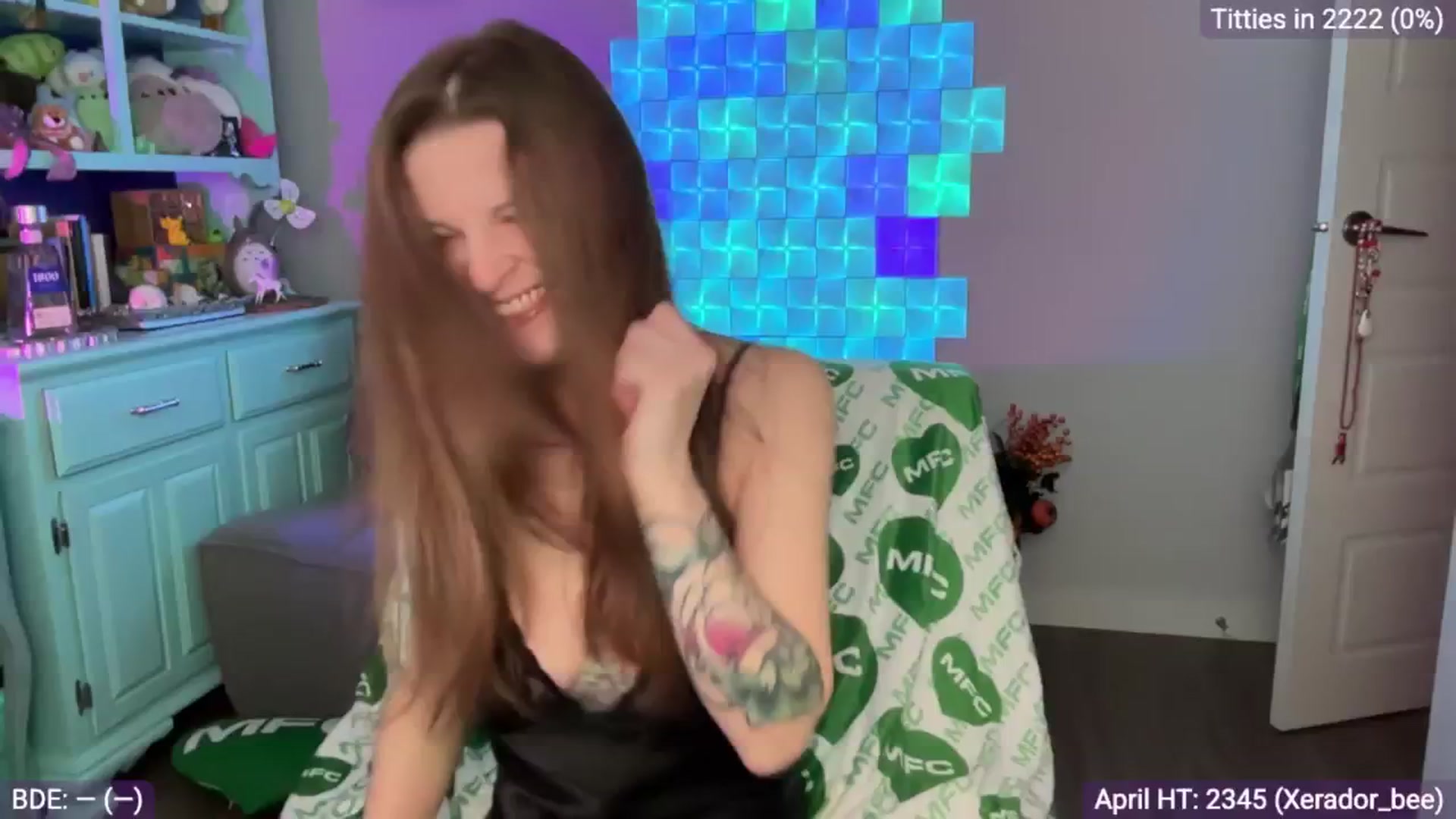 Gallery image thumbnail from EveeMinx's myfreecams stream on, 04/19/2025, 09:01 image 3 of 20