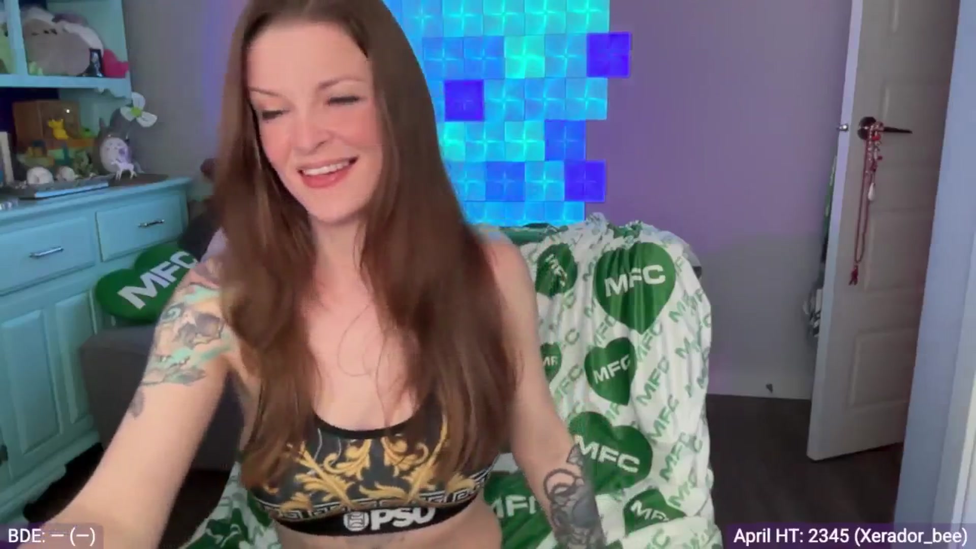 Gallery image thumbnail from EveeMinx's myfreecams stream on, 04/24/2025, 05:53 image 12 of 20