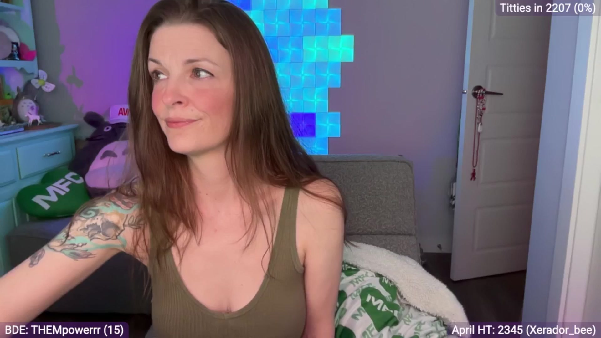 Gallery image thumbnail from EveeMinx's myfreecams stream on, 04/28/2025, 06:17 image 6 of 20