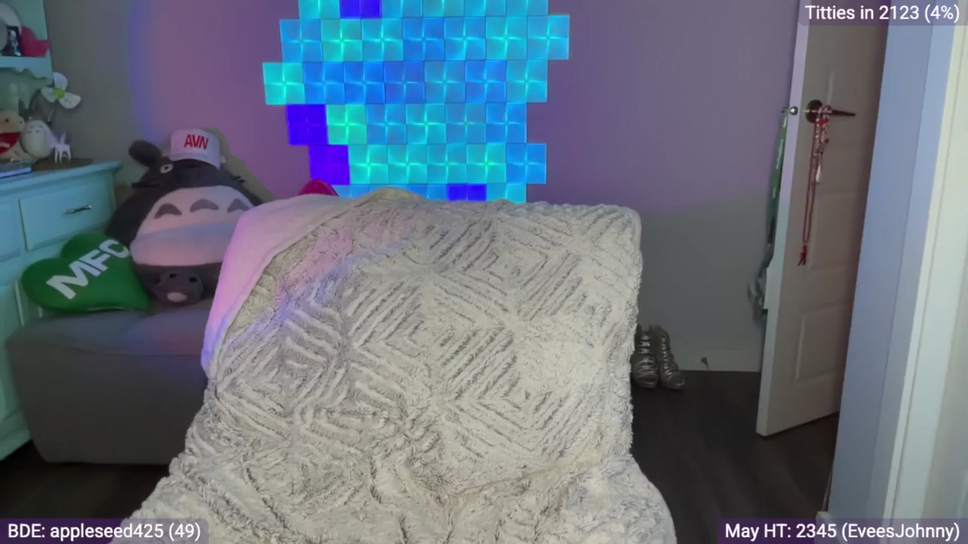 Gallery image thumbnail from EveeMinx's myfreecams stream on, 05/12/2025, 07:05 image 15 of 20