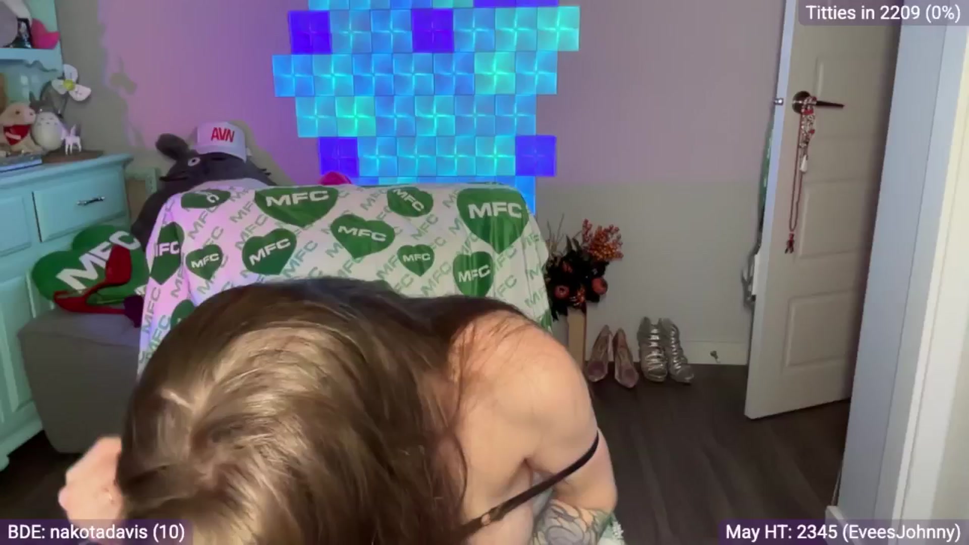 Gallery image thumbnail from EveeMinx's myfreecams stream on, 05/13/2025, 07:53 image 3 of 20
