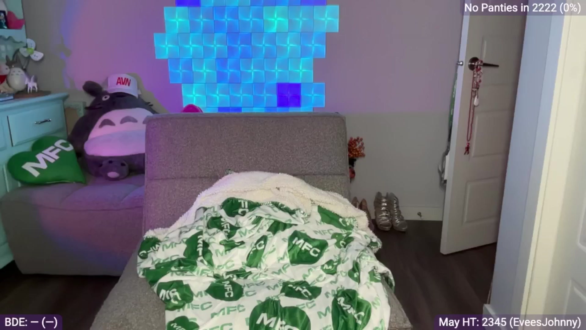 Gallery image thumbnail from EveeMinx's myfreecams stream on, 05/14/2025, 07:23 image 6 of 20